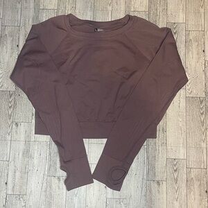 Athletic top- cropped with long sleeves